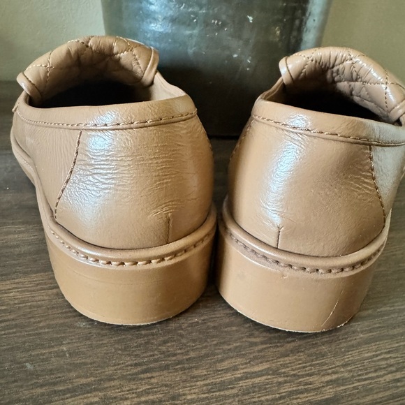 CHANEL Crumpled Lambskin Quilted CC Turnlock Moccasins in Beige 37 - Picture 4 of 4